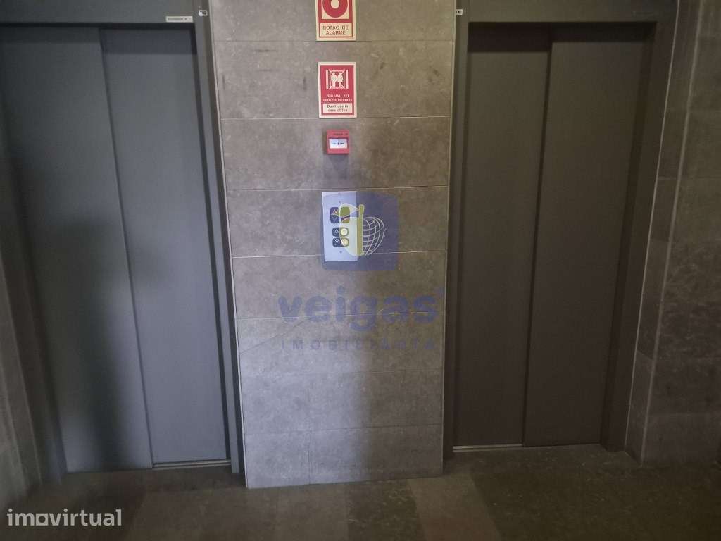 Apartamento T2 em Condomínio Privado com Piscina – Vila Franca de Xira - Grande imagem: 2/35