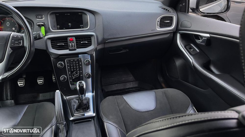 Volvo V40 D2 R Design - 12