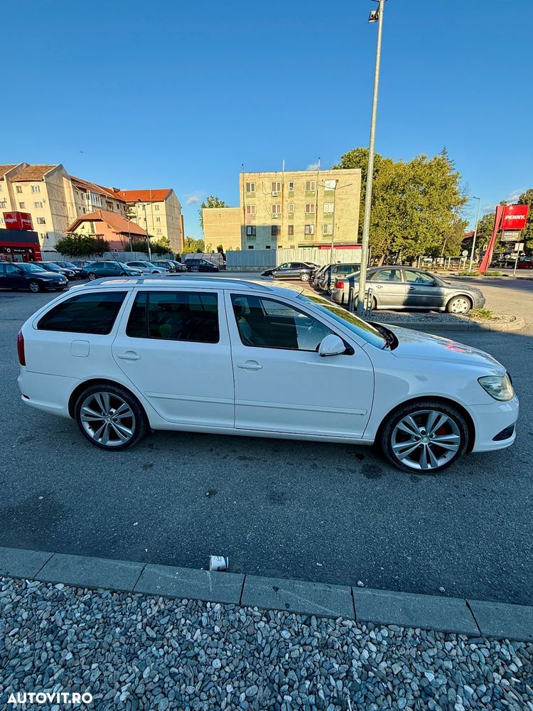 Skoda Octavia Combi 2.0 TDI CR DPF DSG RS - 3