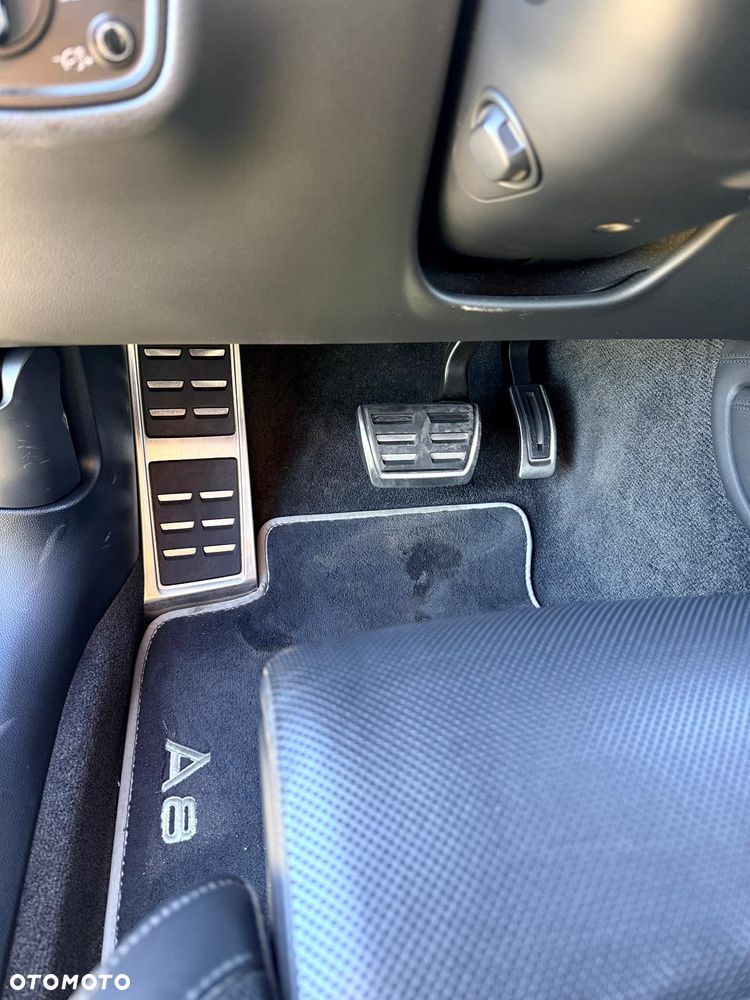 Audi A8 4.2 TDI DPF (clean diesel) quattro tiptronic - 22