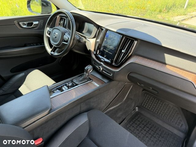 Volvo XC 60 T5 Momentum Pro - 26