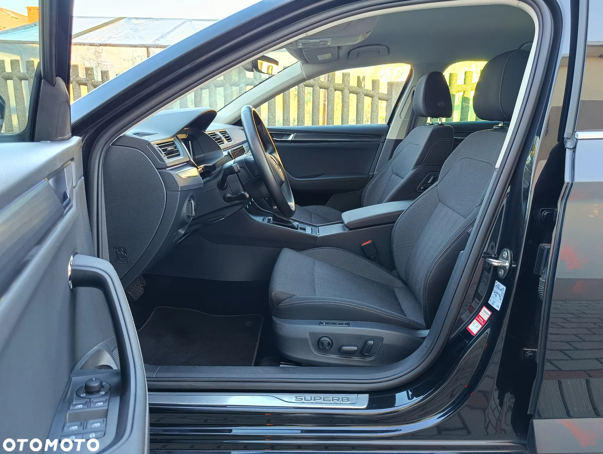 Skoda Superb Combi 2.0 TDI DSG Ambition - 24