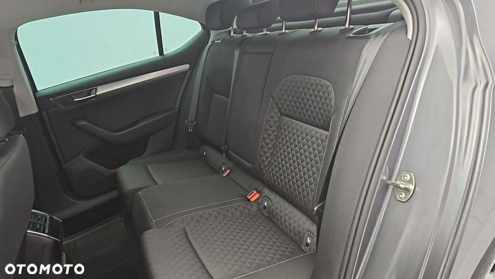 Skoda Superb 2.0 TDI SCR Ambition DSG - 22