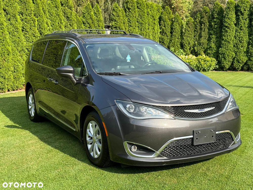 Chrysler Pacifica - 4