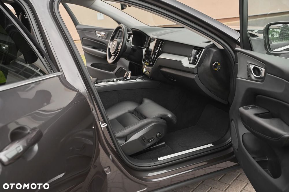 Volvo XC 60 B4 D Plus Bright - 24