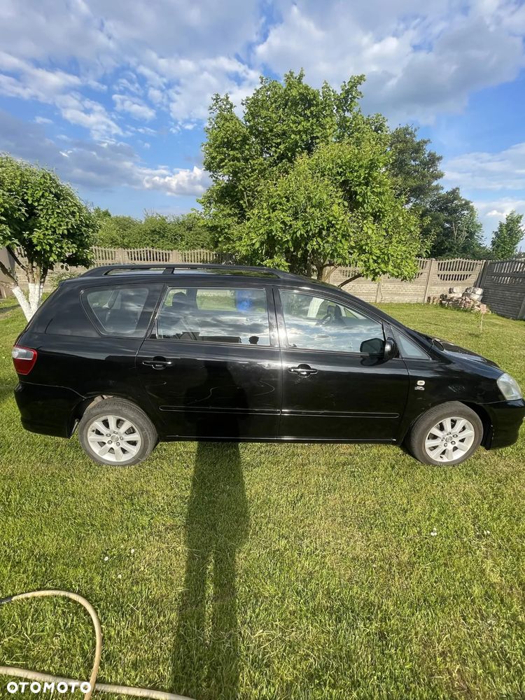 Toyota Avensis Verso D-4D - 5
