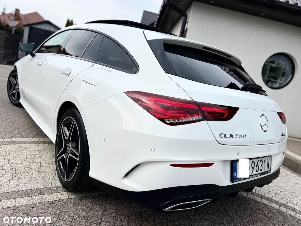 Mercedes-Benz CLA 250 4-Matic AMG Line 7G-DCT - 17