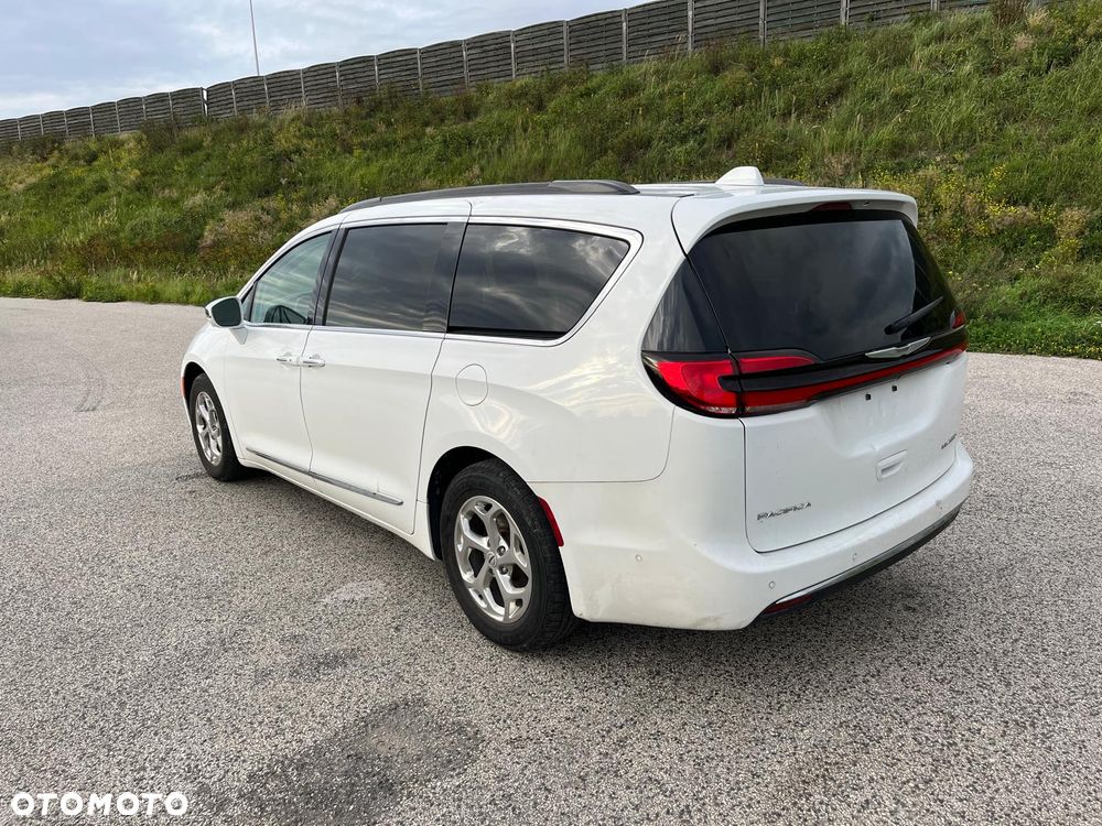 Chrysler Pacifica - 4