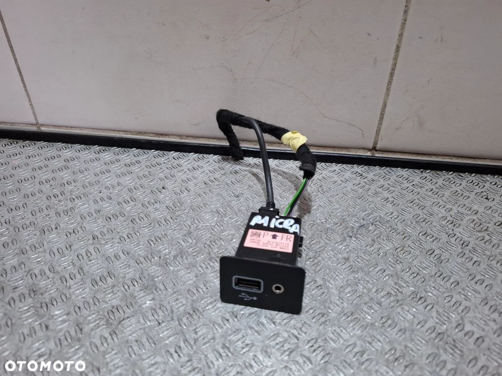 Gniazdo USB Nissan Micra V K14 2019 - 1