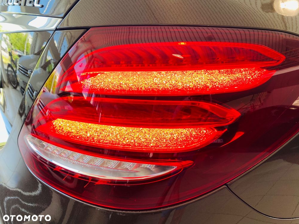 Mercedes-Benz Klasa E 220 d 9G-TRONIC - 11