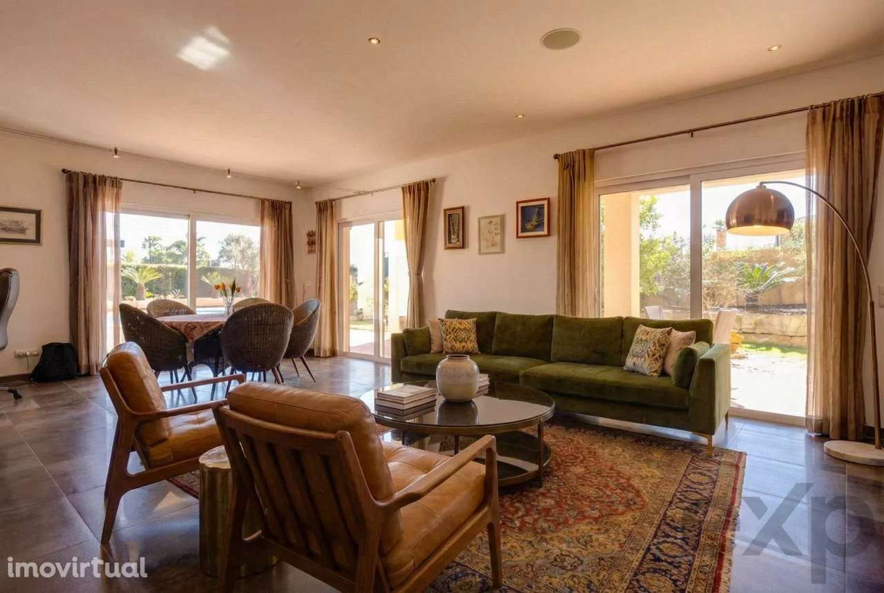 Lagos - Moradia V4 com Piscina, Certificado Energético A e a Passos da - Grande imagem: 4/43