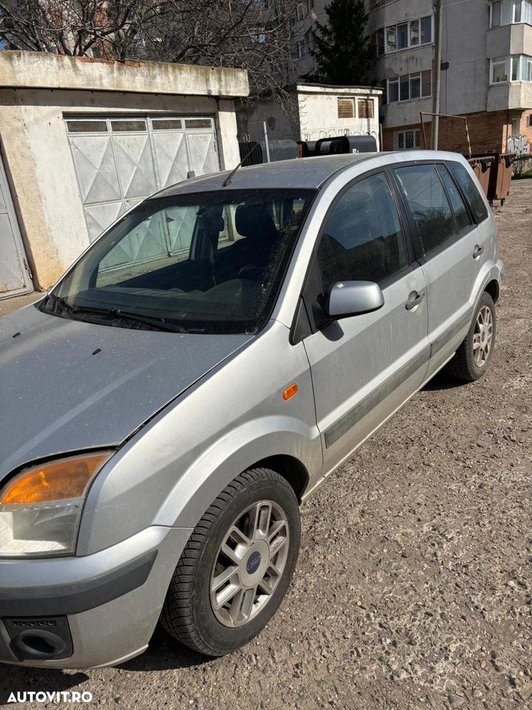 Ford Fusion 1.4 Ambiente - 3