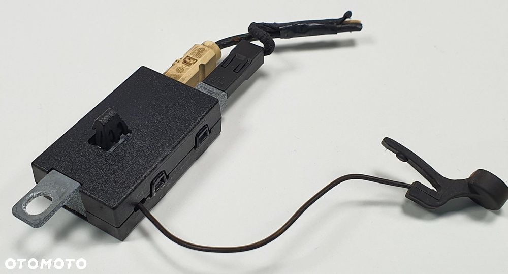 WZMACNIACZ ANTENY VOLVO C30 30752169 - 2