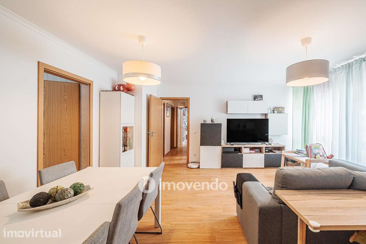 Apartamento T3, com estacionamento e terraço, em Loures - Grande imagem: 2/51
