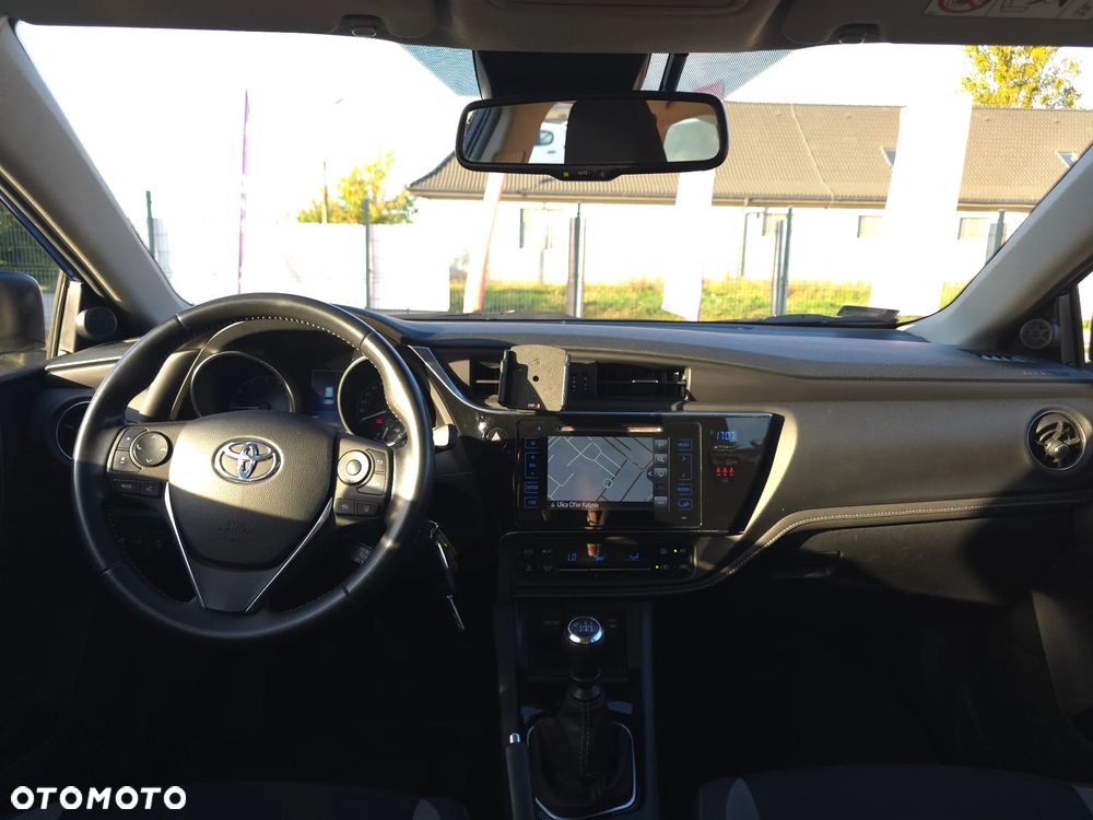 Toyota Auris 1.6 Premium - 34