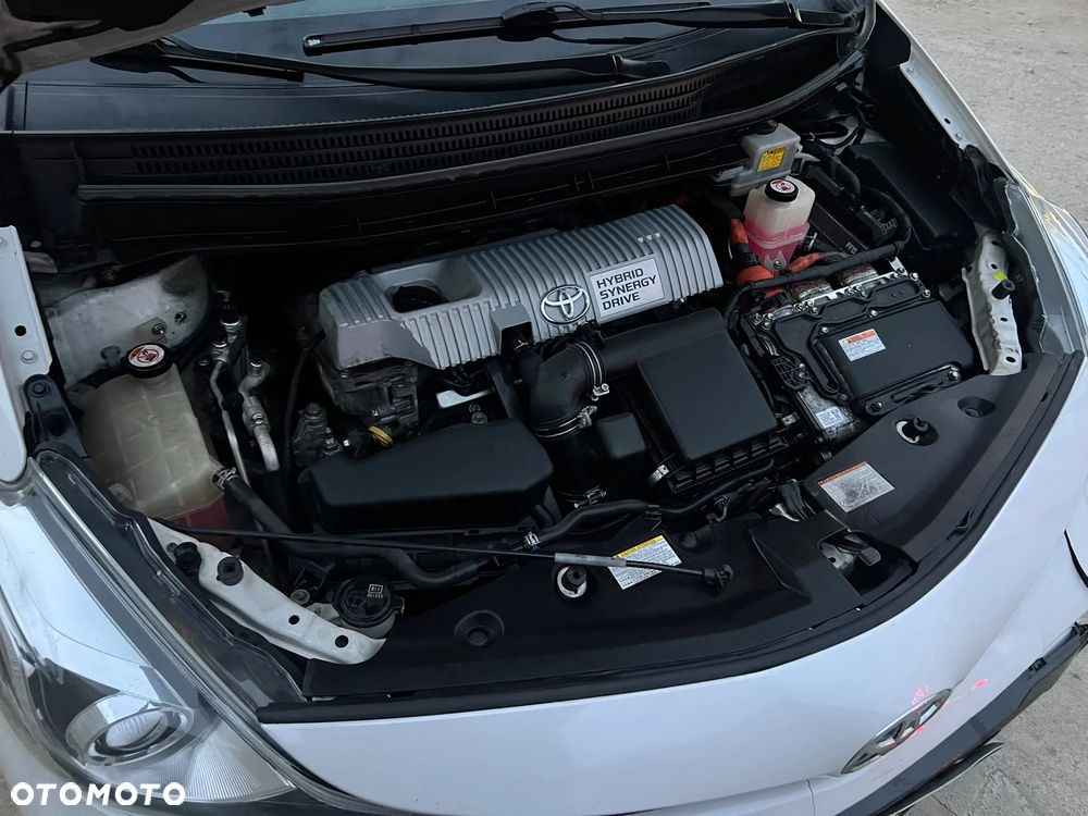 Toyota Prius+ (Hybrid) - 25