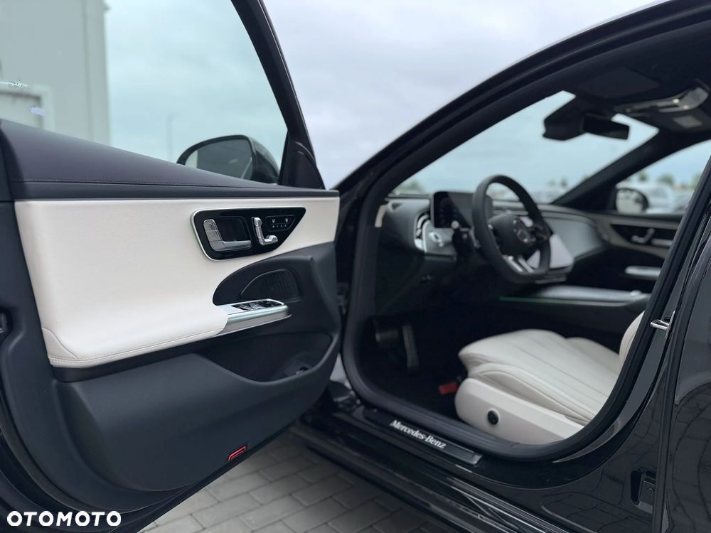 Mercedes-Benz Klasa E 200 4Matic 9G-TRONIC AMG Line NIGHT Edition - 19