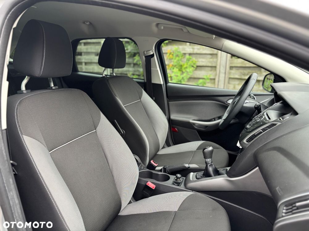 Ford Focus 1.6 Ambiente - 23