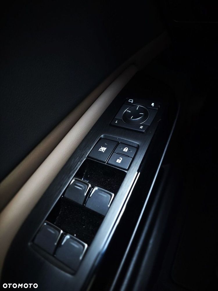 Lexus ES 300h F Sport Design - 25