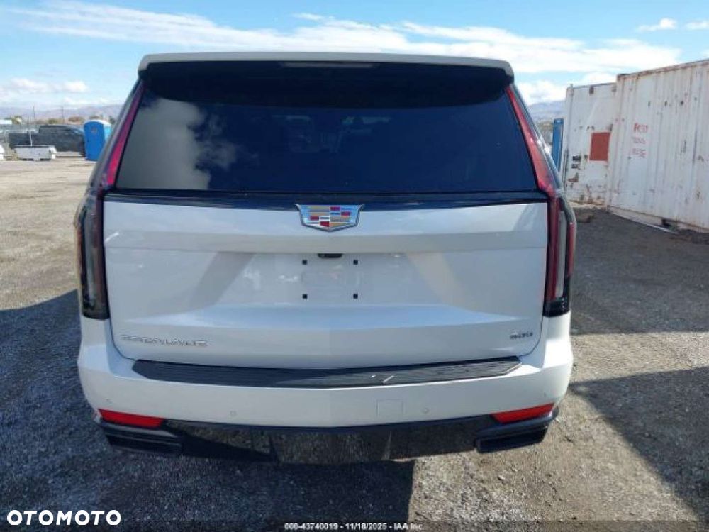 Cadillac Escalade - 6