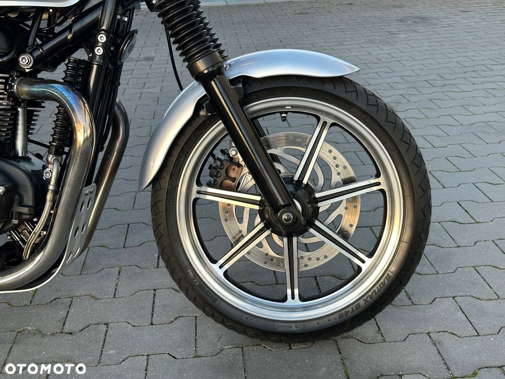 Triumph Bonneville - 8