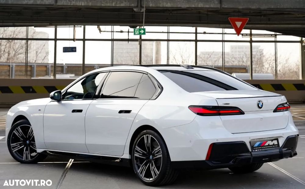 BMW Seria 7 740d xDrive MHEV - 13