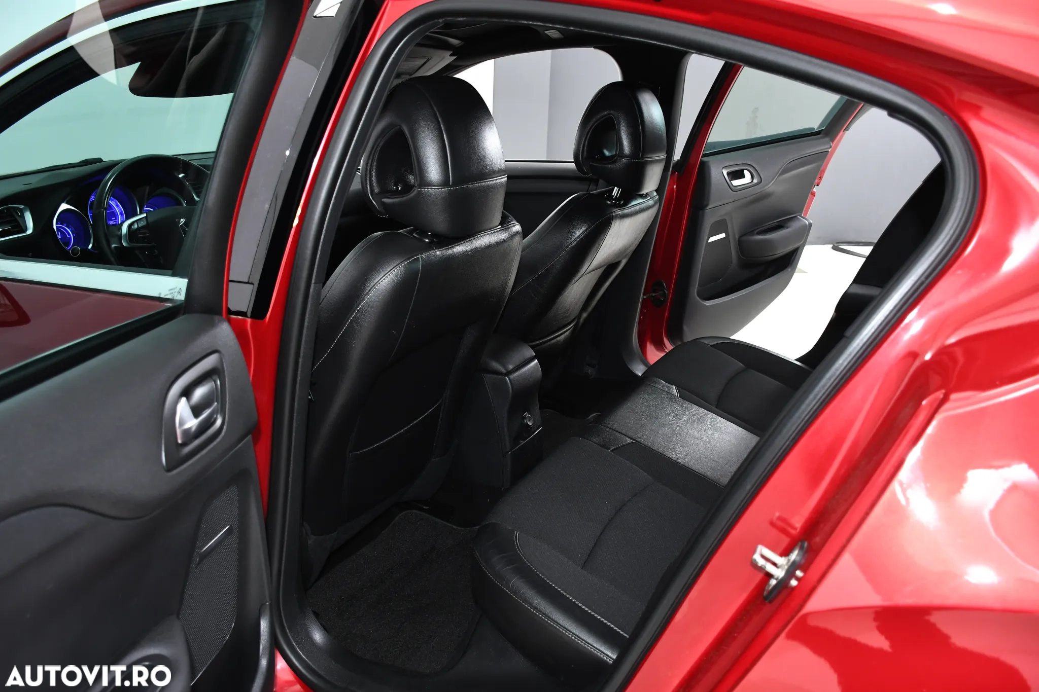 Citroën DS4 e-HDi 110 EGS6 SoChic - 15