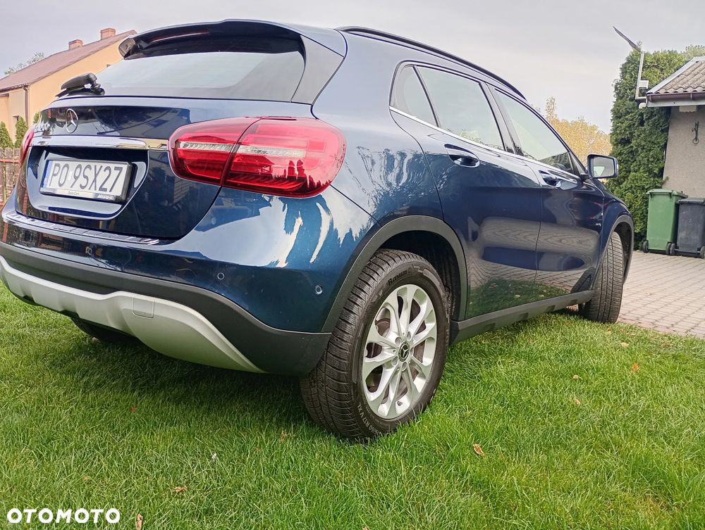 Mercedes-Benz GLA - 12