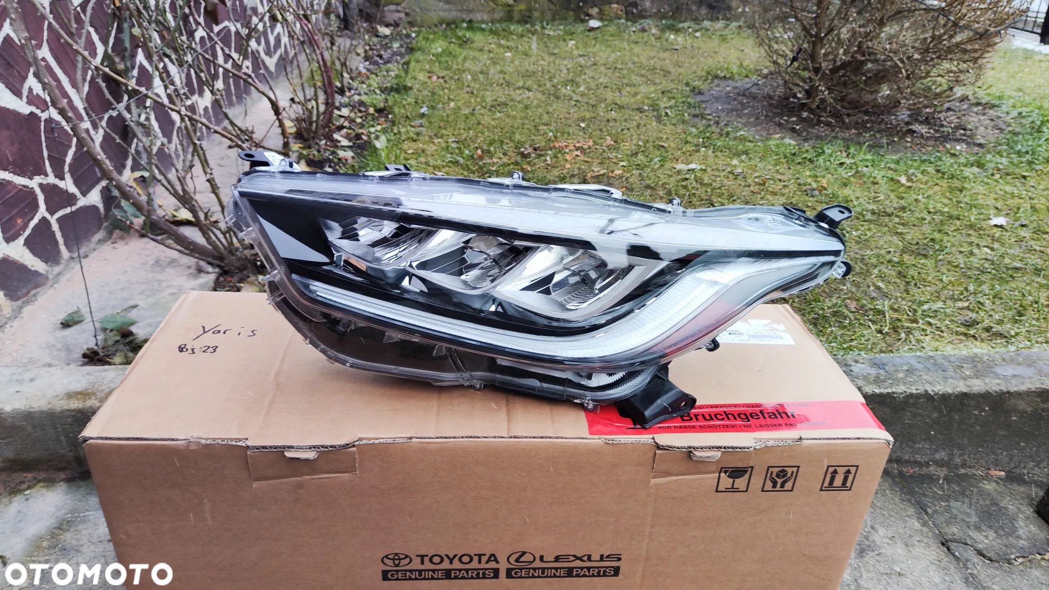 Toyota Yaris IV 20- Lampa Przód Lewa FULL LED Oryginał - 1