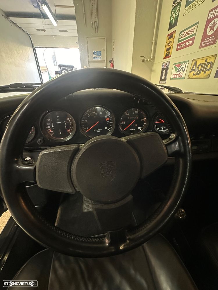 Porsche 911 Série F - 22