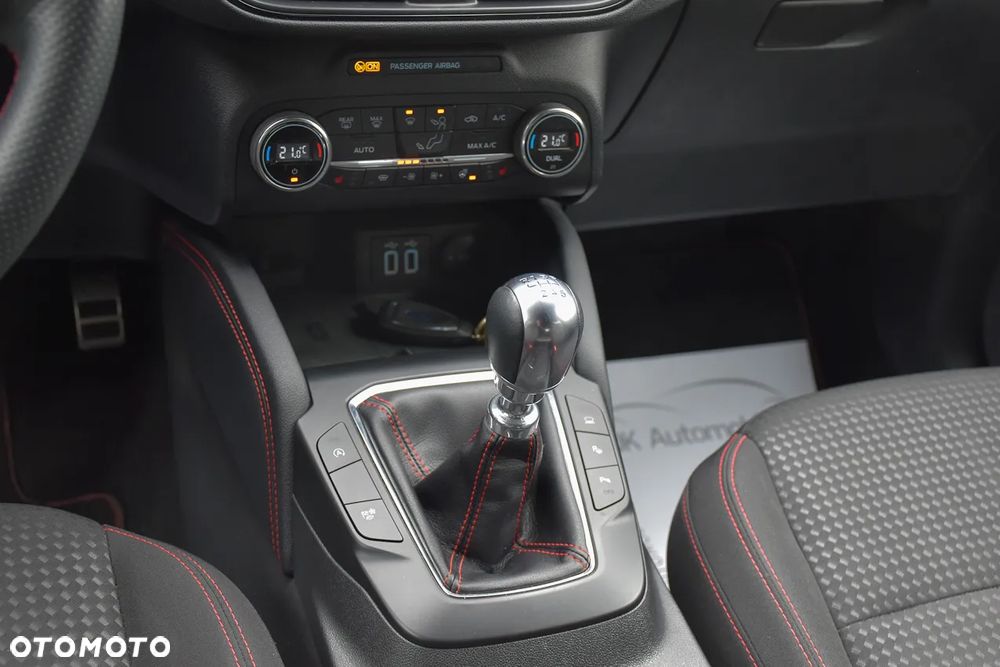 Ford Kuga 1.5 EcoBoost FWD ST-Line X - 33