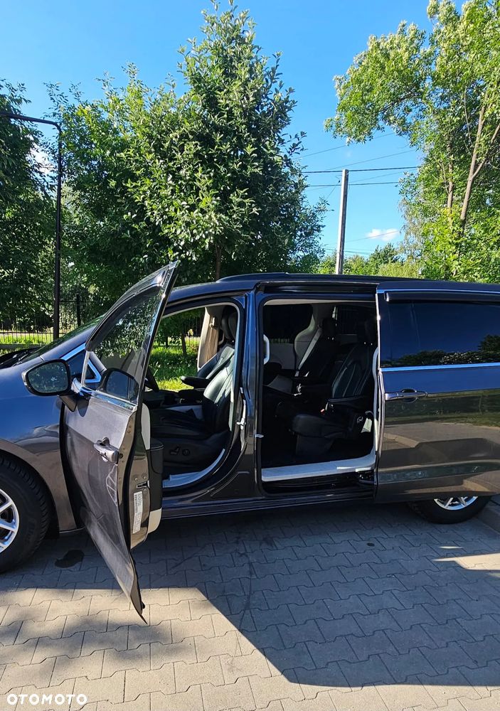 Chrysler Pacifica - 12