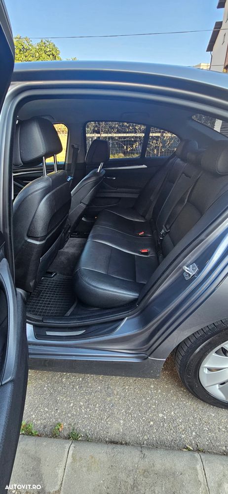 BMW Seria 5 525d xDrive AT - 17