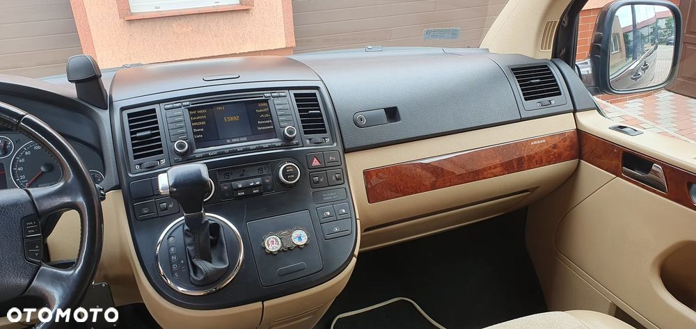 Volkswagen Multivan - 16