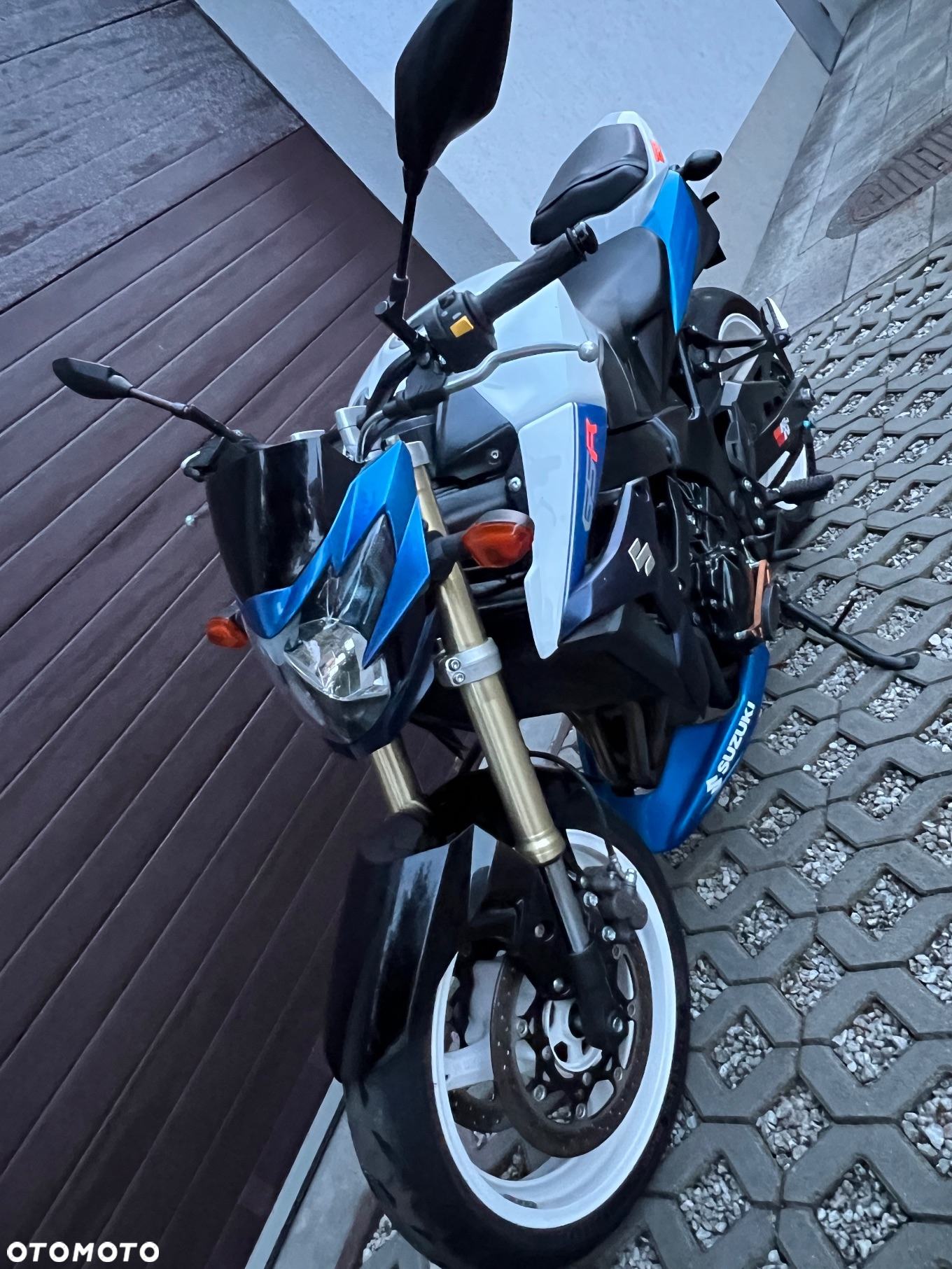 Suzuki GSR - 20