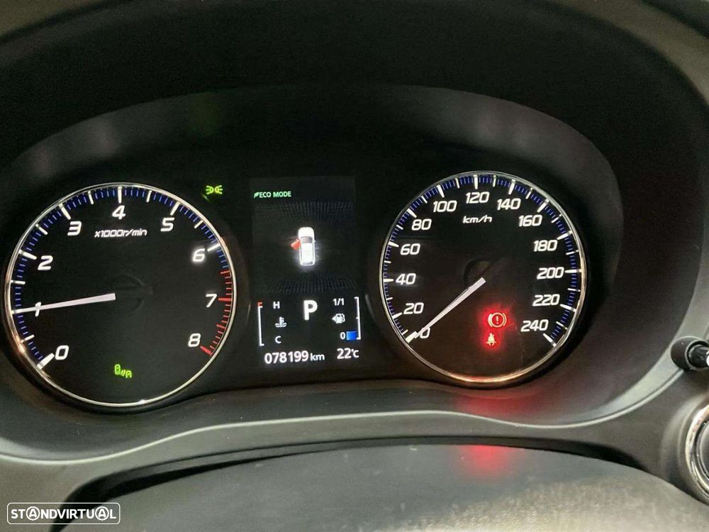 Mitsubishi Outlander - 12