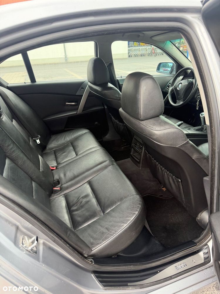 BMW Seria 5 525d - 26