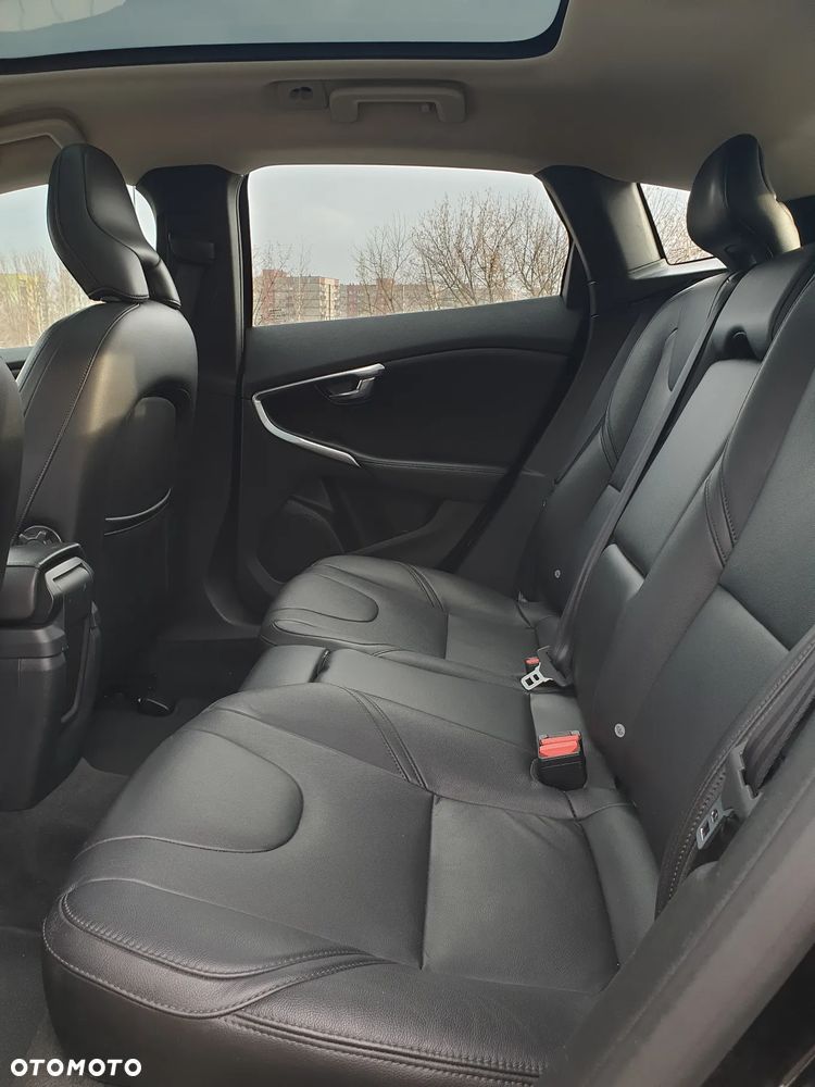 Volvo V40 D3 Inscription - 8