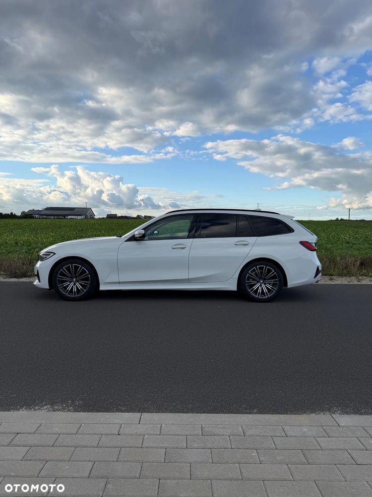 BMW 320I 2019 photo 3