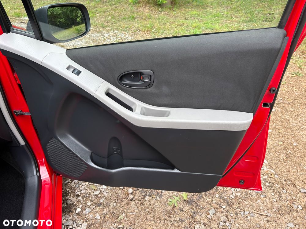 Toyota Yaris 1.0 VVT-i - 30