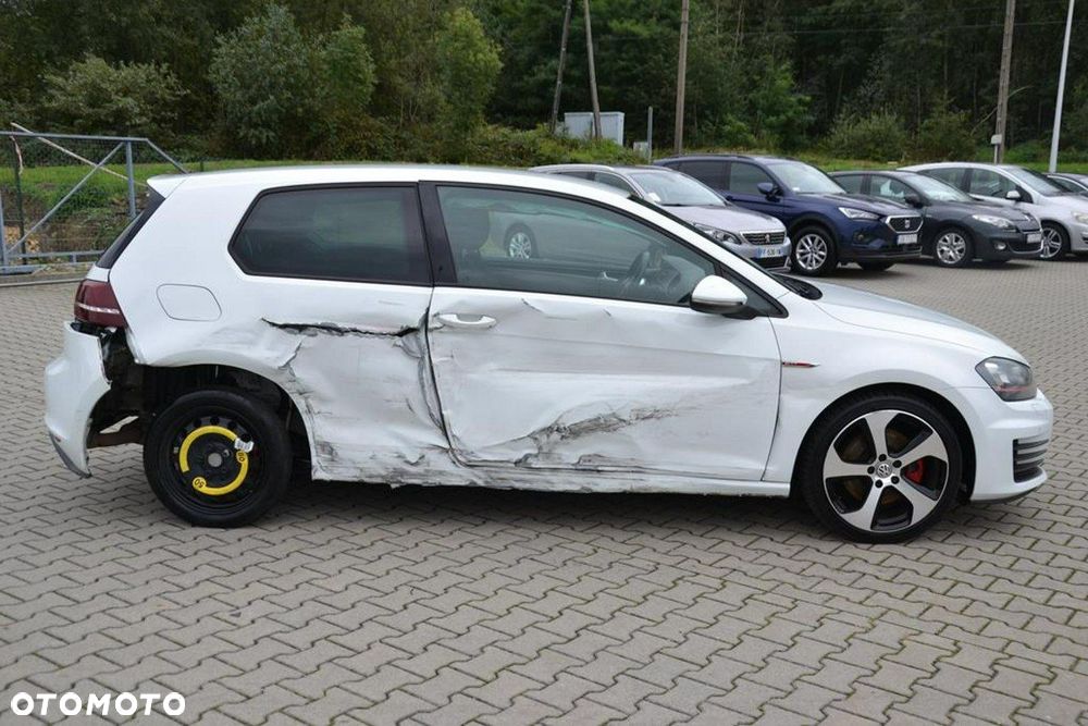 Volkswagen Golf - 8