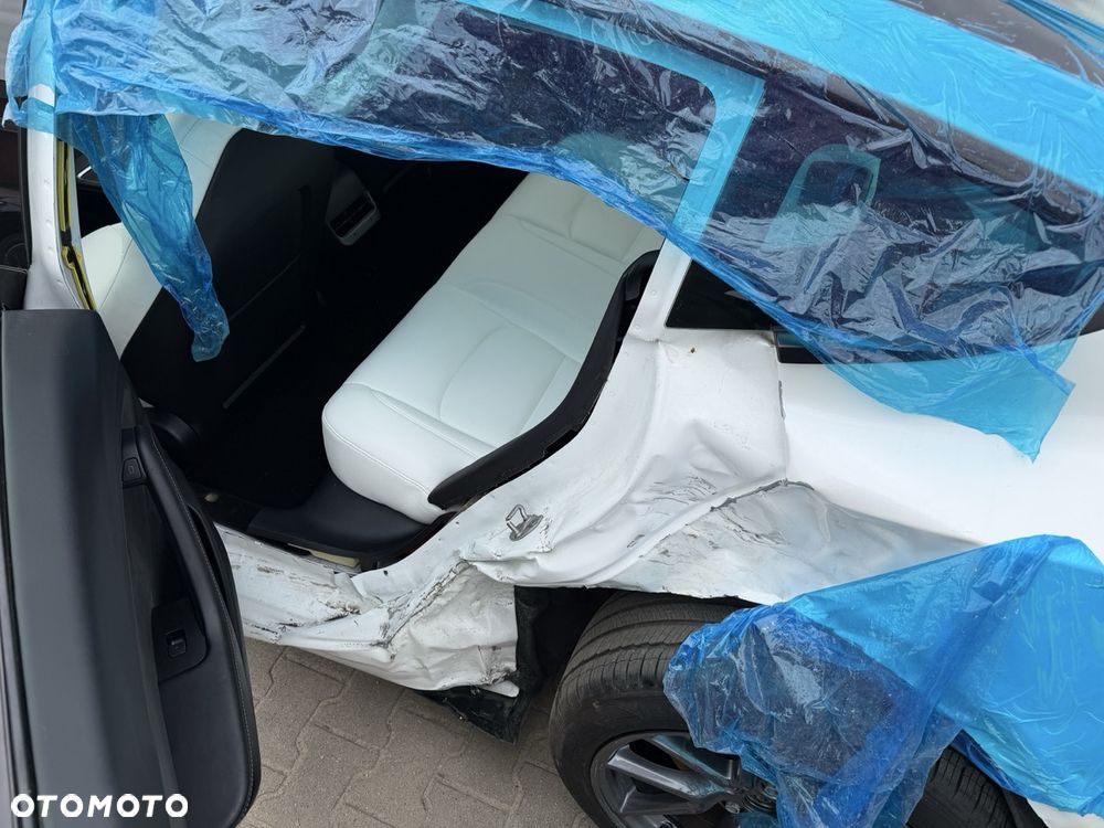 Tesla Model 3 - 10