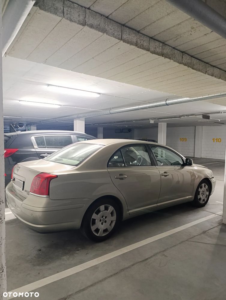 Toyota Avensis - 10