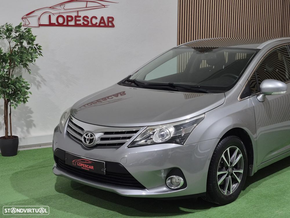 Toyota Avensis SW 2.0 D-4D Exclusive - 2