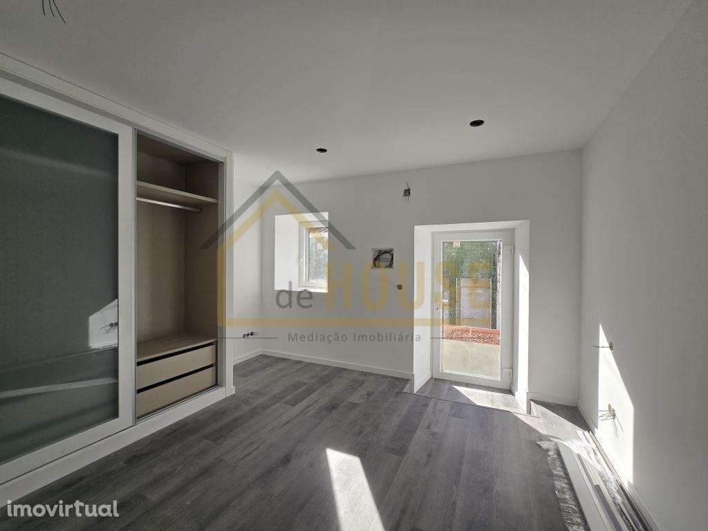 Moradia T3, com espaço exterior perto da Praia - Grande imagem: 3/15