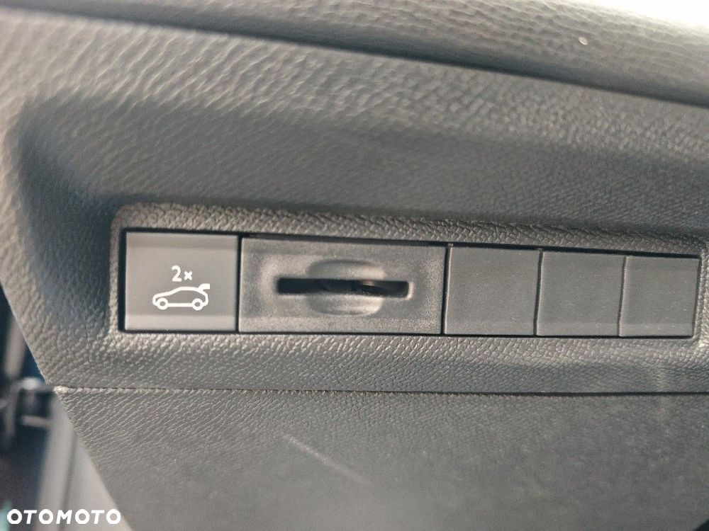 Peugeot 408 1.2 PureTech mHEV GT S&S e-DSC6 - 27