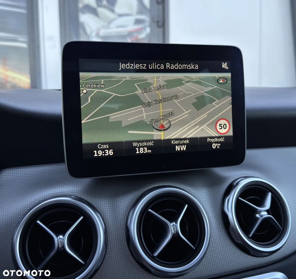 Mercedes-Benz GLA 200 7G-DCT - 23