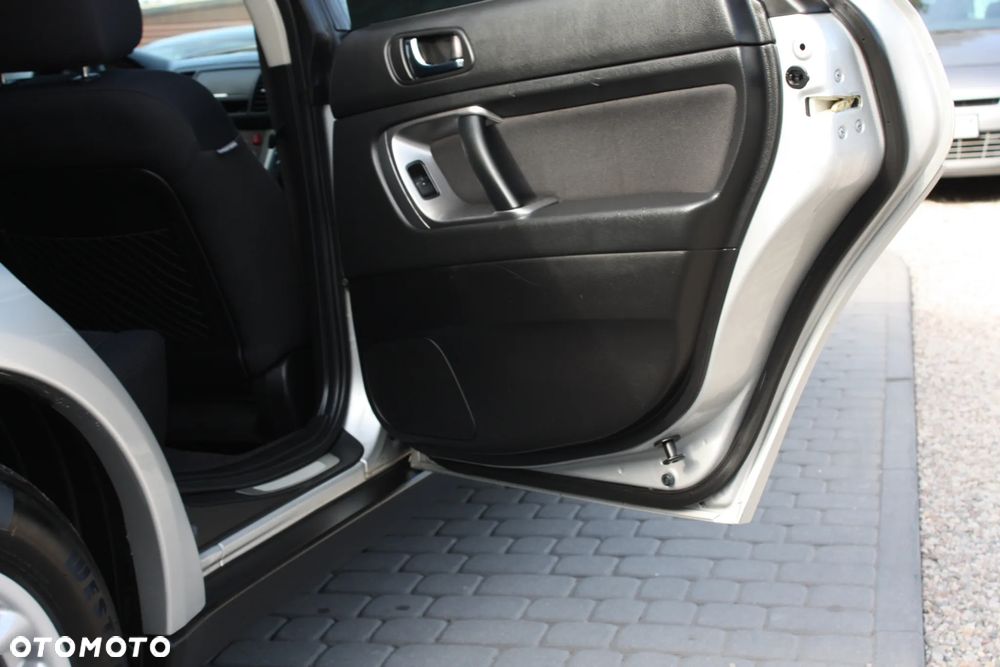 Subaru Legacy 2.5i AT - 29