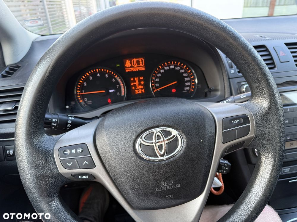 Toyota Avensis 1.8 Comfort - 25