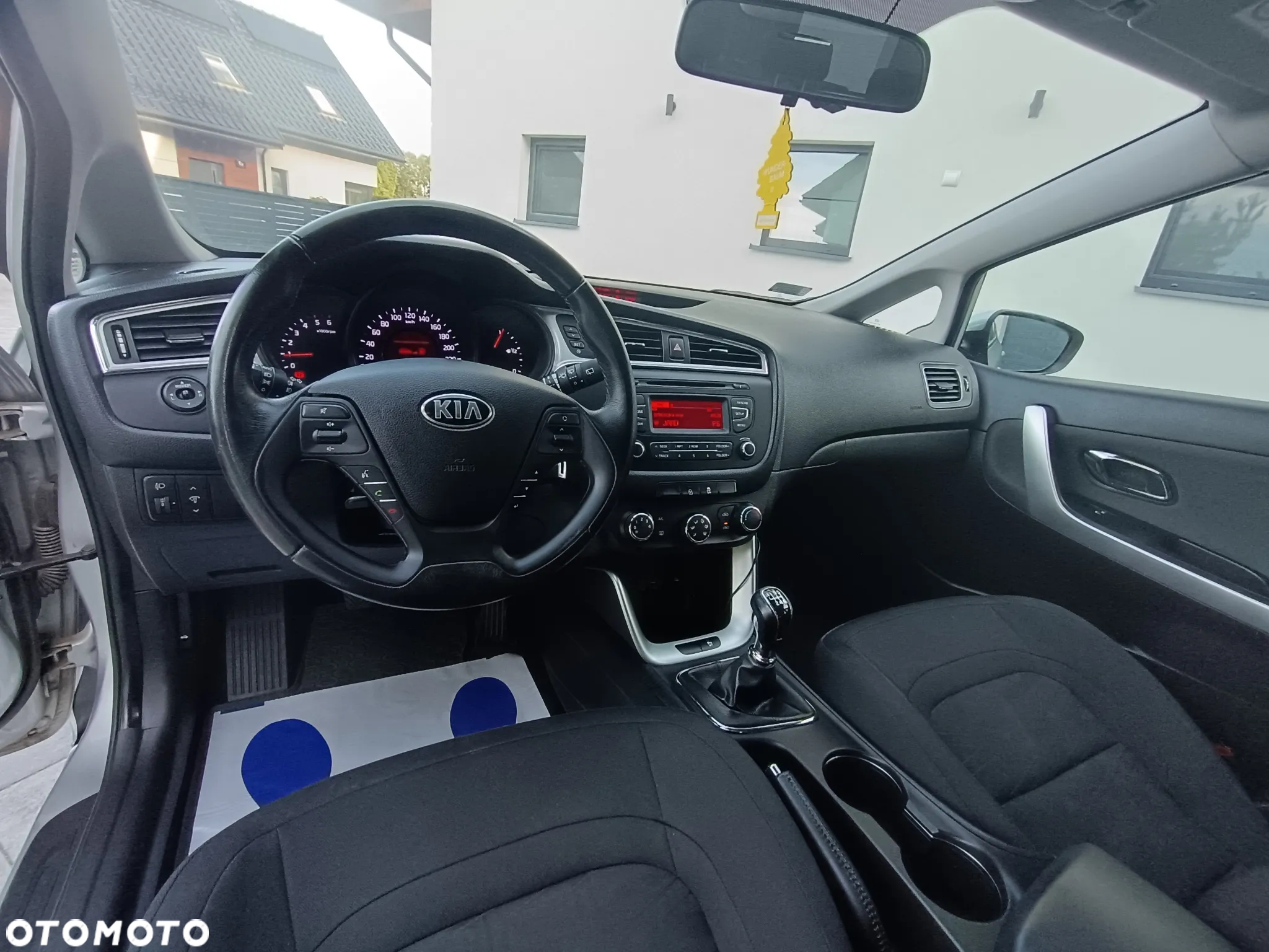 Kia Ceed - 10